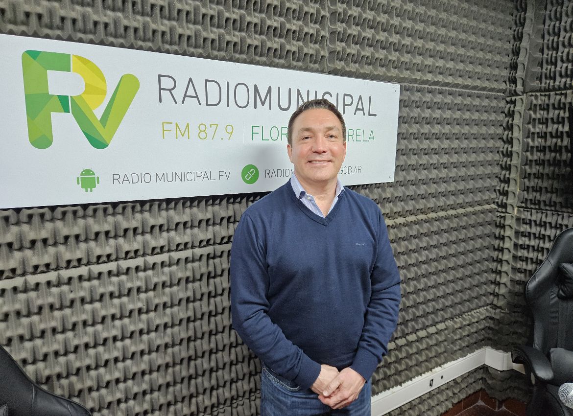 Andrés Watson en el programa “Un Poco Rotos” por la Radio Municipal FV